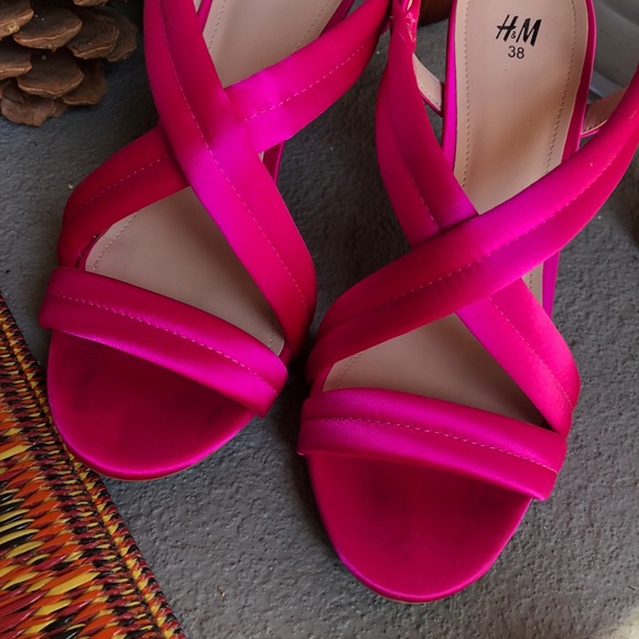 H&M bring pink satin sandals - Picture 5 of 8